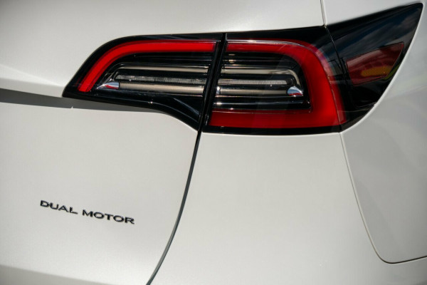 2023 Tesla Model Y  Long Range Wagon Image 7