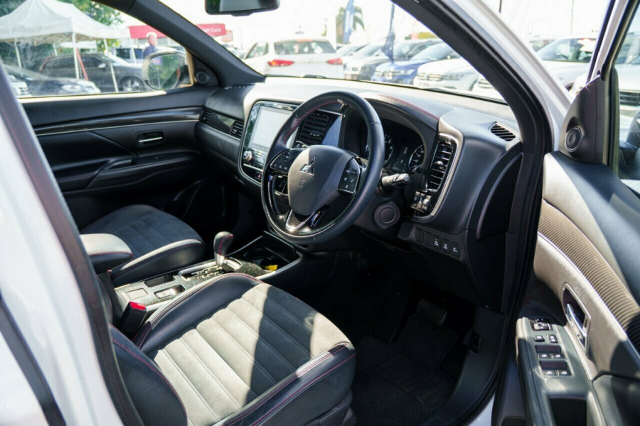 2021 Mitsubishi Outlander ZL Black Edition SUV Image 15