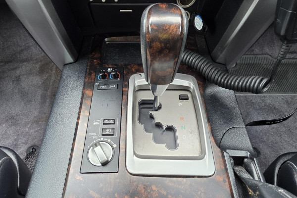 2012 MY10 Toyota LandCruiser VDJ200R Sahara SUV Image 18