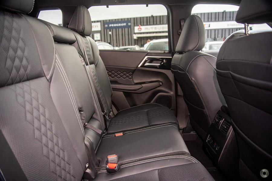 2024 Mitsubishi Outlander ZM PHEV GSR SUV Image 10