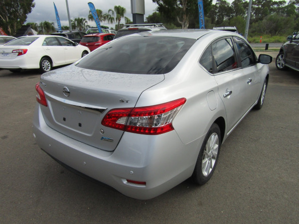 2014 Nissan Pulsar B17 ST Sedan