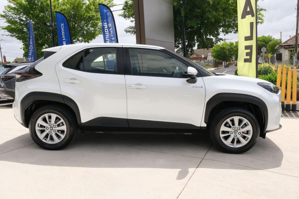 2023 Toyota Yaris Cross MXPB10R GX SUV Image 5