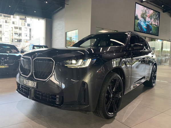 2025 BMW X3 G45 30e xDrive SUV image 8