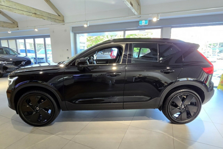 2024 MYon Volvo XC40 XZ Black Edition SUV Image 7