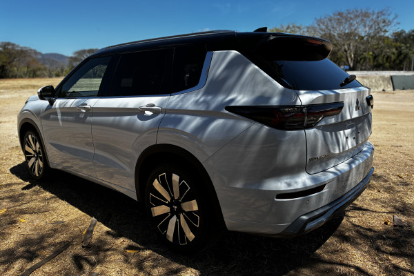 2025 Mitsubishi Outlander ZM Exceed Tourer SUV Image 4
