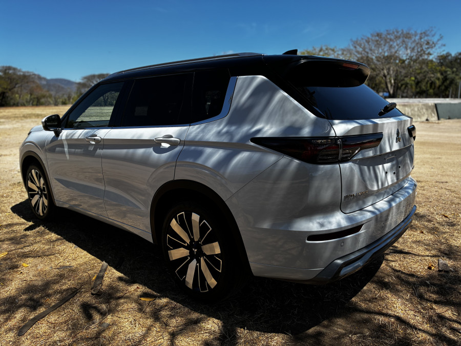 2025 Mitsubishi Outlander ZM Exceed Tourer SUV Image 4