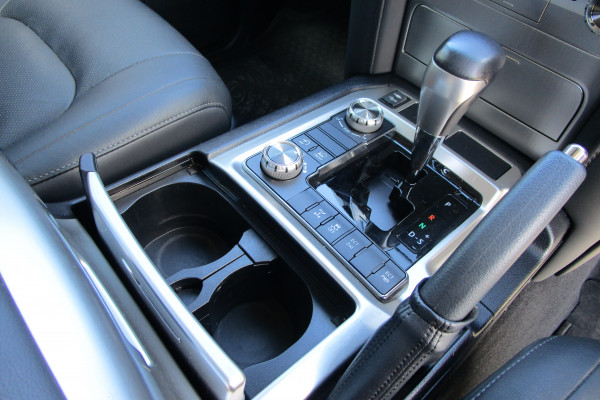 2020 Toyota LandCruiser VDJ200R VX SUV Image 10
