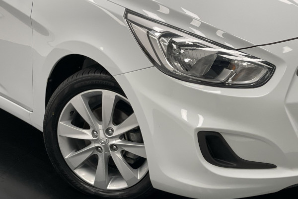 2019 Hyundai Accent Sport Hatch Image 2
