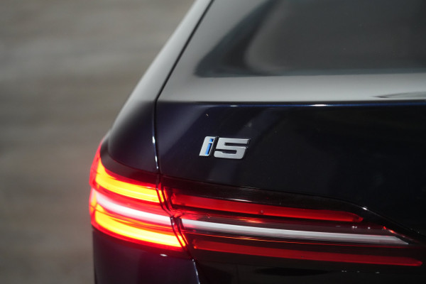 2025 BMW i5 eDrive40 M Sport Sedan image 9