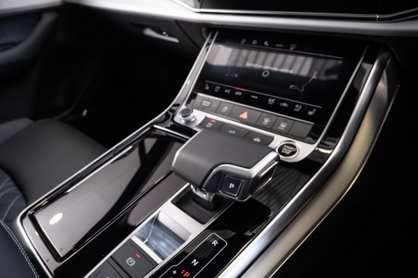 2026 MY25 Audi Q7 4M TFSI 250kW S line SUV image 14
