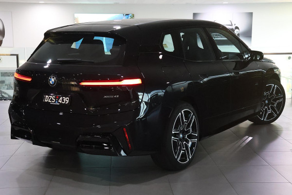 2025 BMW iX I20 xDrive45 M Sport SUV image 3