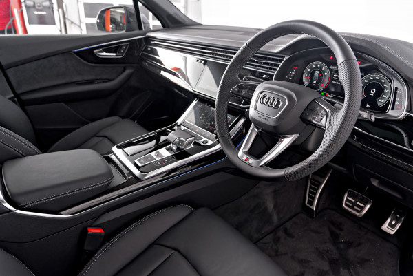 2026 MY25 Audi Q7 4M TDI 210kW S line SUV image 8