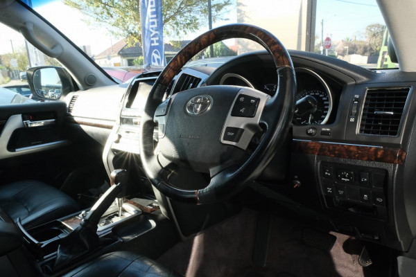 2014 MY13 Toyota LandCruiser VDJ200R Sahara SUV Image 7