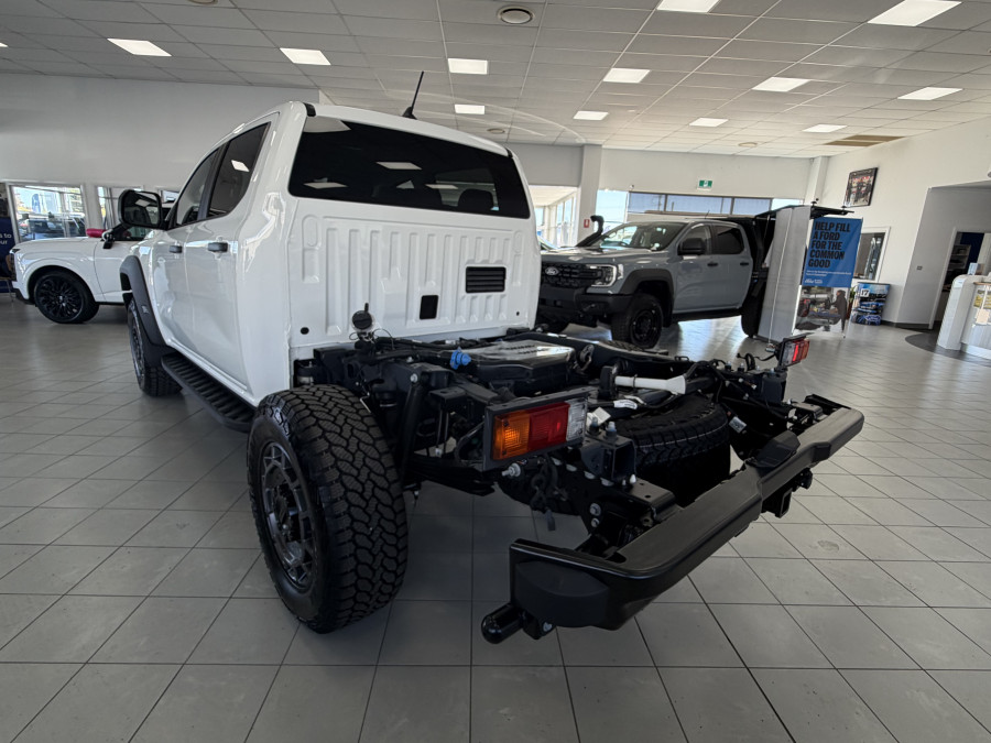 2026 MY26.5 Ford Ranger Super Duty  XLT Cab Chassis Image 5