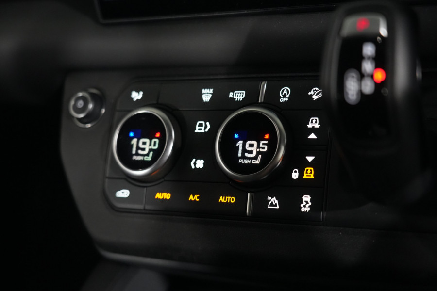 2025 Land Rover Defender L663 110 D350 X-Dynamic HSE SUV Image 18