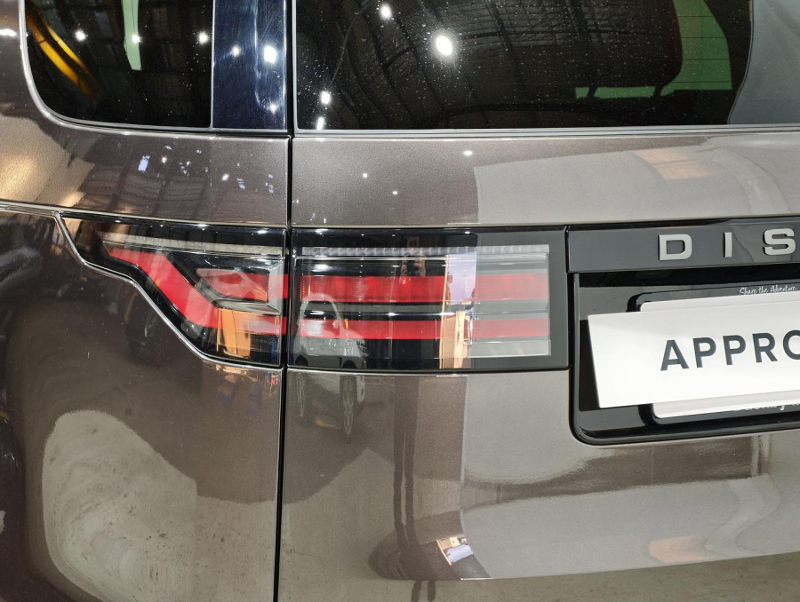 2025 Land Rover Discovery Series 5 D350 Dynamic SE SUV Image 20