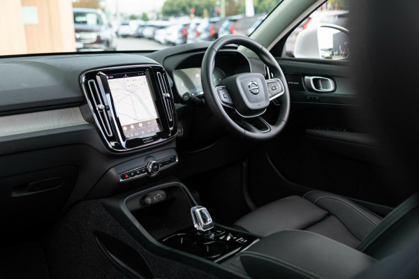 2025 MY26 Volvo XC40 XZ Ultra B4 Bright SUV Image 3