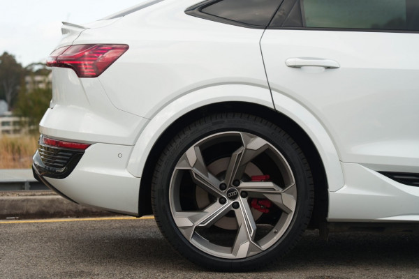 2024 Audi SQ8  GE e-tron SUV Image 7