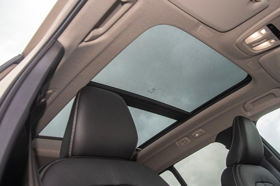 2024 MY25 Volvo XC40  Ultra B4 Dark SUV Image 17