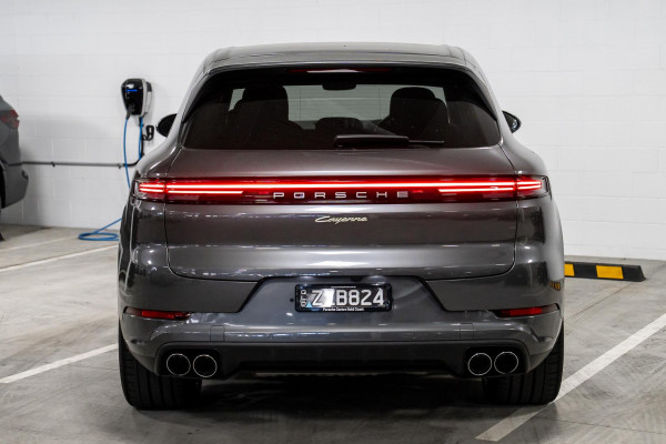 2024 Porsche Cayenne 9YB E-Hybrid SUV image 5