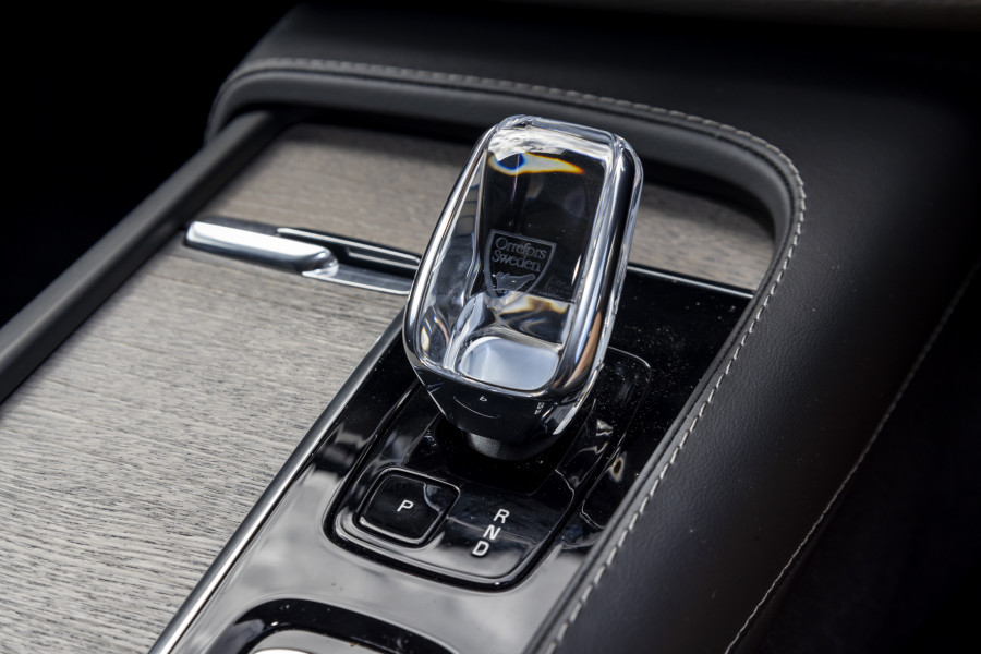 2024 Volvo XC90 L Series Recharge Ultimate T8 Plug-In Hybrid SUV Image 15