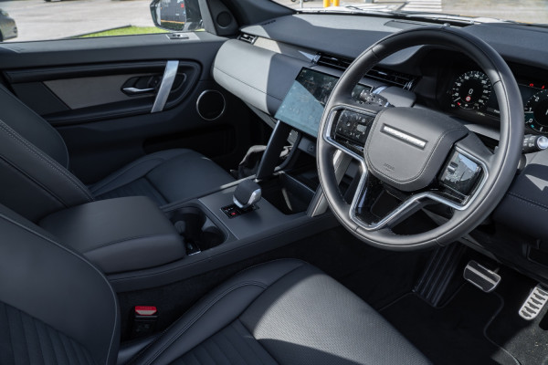 2026 Land Rover Discovery Sport L550 P250 Metropolitan SUV image 7