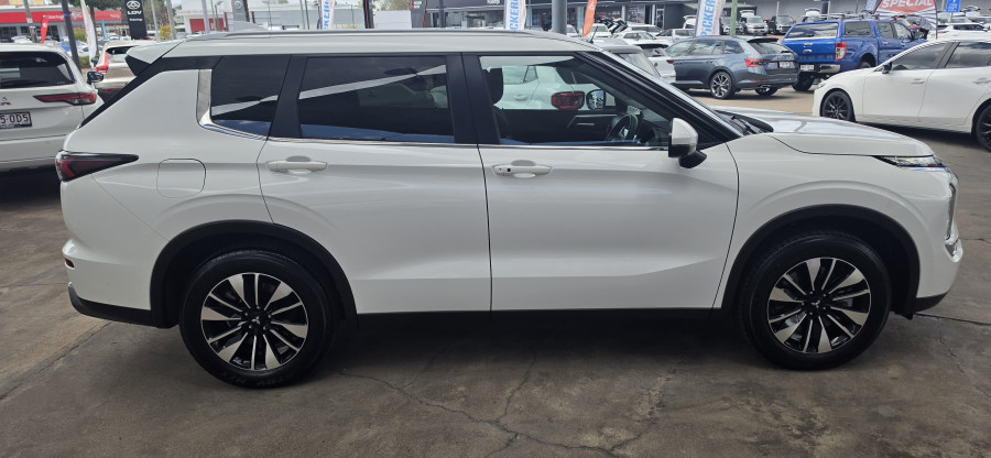 2025 Mitsubishi Outlander ZM LS SUV Image 8