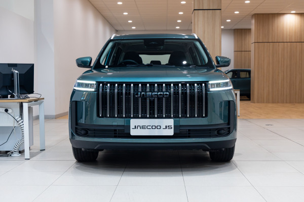 2026 Jaecoo J5  Summit SUV image 2