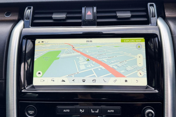 2018 Land Rover Discovery Series 5 HSE Luxury SUV Image 12