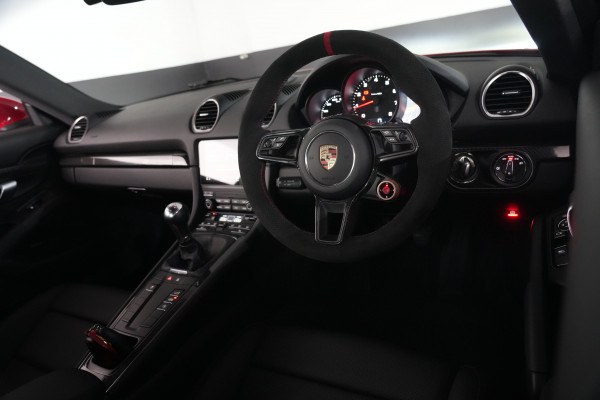 2024 Porsche 718 Cayman Coupe Image 33