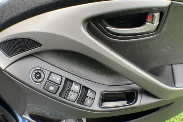 2015 Hyundai Elantra MD3 SE Sedan Image 4