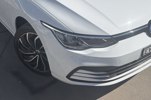 2022 Volkswagen Golf 8 110TSI Life Wagon Image 3