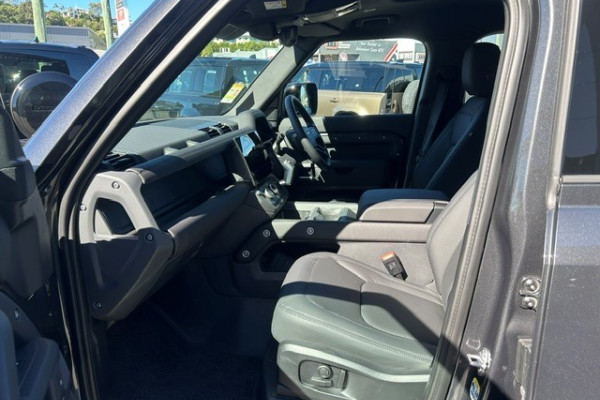 2025 MY26 Land Rover Defender L663 110 D350 X-Dynamic SE SUV Image 12