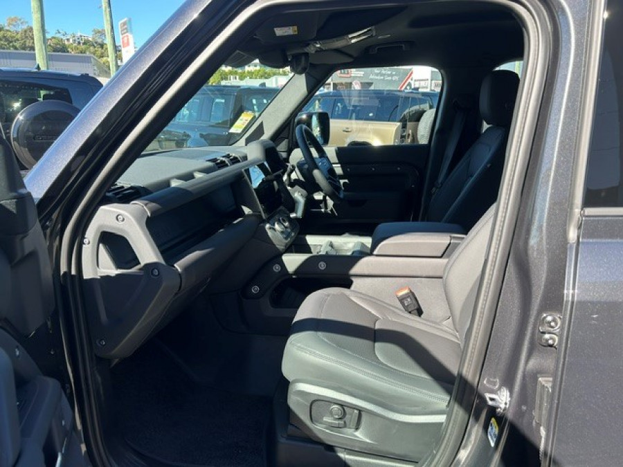 2025 MY26 Land Rover Defender L663 110 D350 X-Dynamic SE SUV Image 12