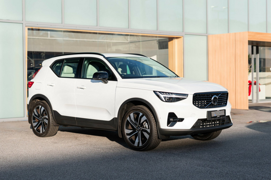 2026 Volvo XC40 XZ Ultra B4 Dark SUV Image 1