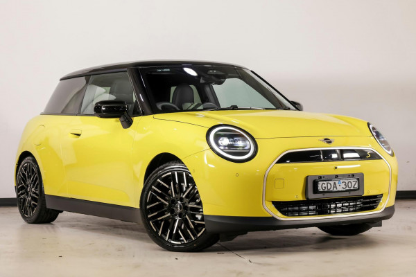 MINI Cooper SE Favoured J01
