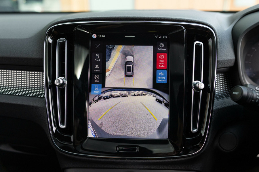 2026 Volvo EX40  Ultra Twin Motor Performance SUV Image 24
