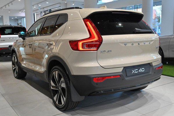 2026 Volvo XC40 XZ Ultra B4 Dark SUV Image 4