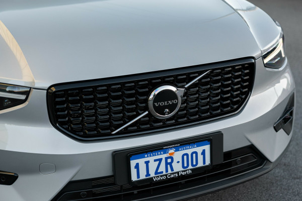 2024 MY25 Volvo XC40 XZ Ultra B4 Dark SUV Image 12