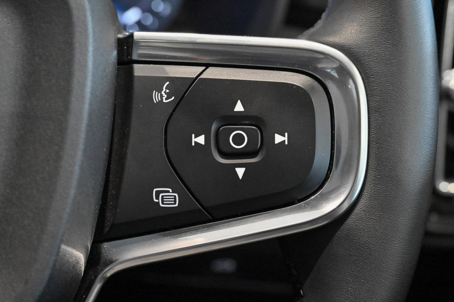 2025 MY26 Volvo XC40 XZ Ultra B4 Bright SUV Image 17