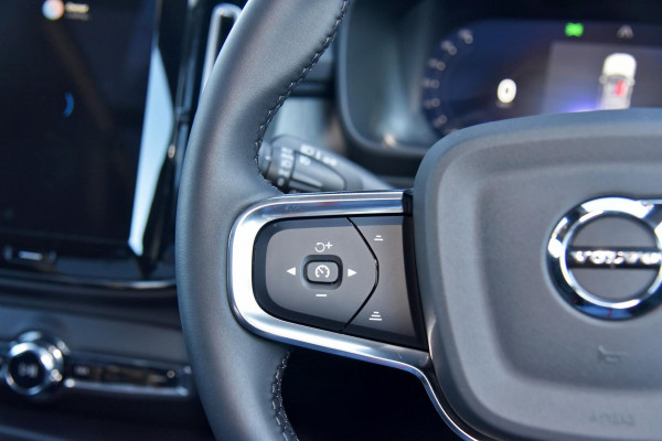 2026 Volvo XC40 XZ Ultra B4 Dark SUV Image 7