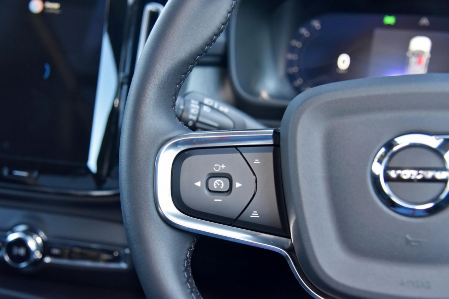 2026 Volvo XC40 XZ Ultra B4 Dark SUV Image 7