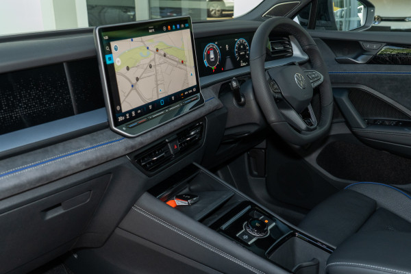 2025 MY26 Volkswagen Tayron R4 195TSI R-Line SUV image 8