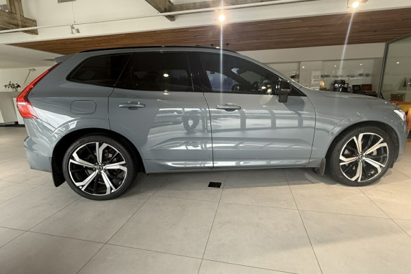 2022 Volvo XC60 UZ Recharge Plug-In Hybrid SUV Image 6