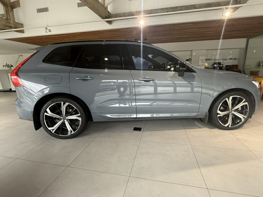 2022 Volvo XC60 UZ Recharge Plug-In Hybrid SUV Image 6