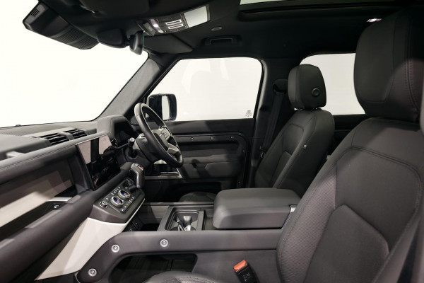 2022 MY23.5 Land Rover Defender L663 110 D300 SE SUV Image 27