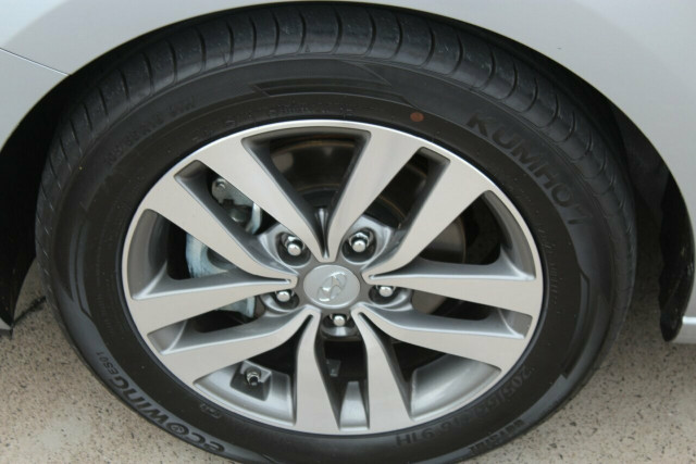 2019 [SOLD]    Mobile Image 15