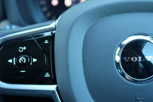 2025 Volvo XC60 UZ Plus T8 Plug-in Hybrid Dark SUV Image 22