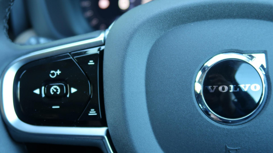2025 Volvo XC60 UZ Plus T8 Plug-in Hybrid Dark SUV Image 22