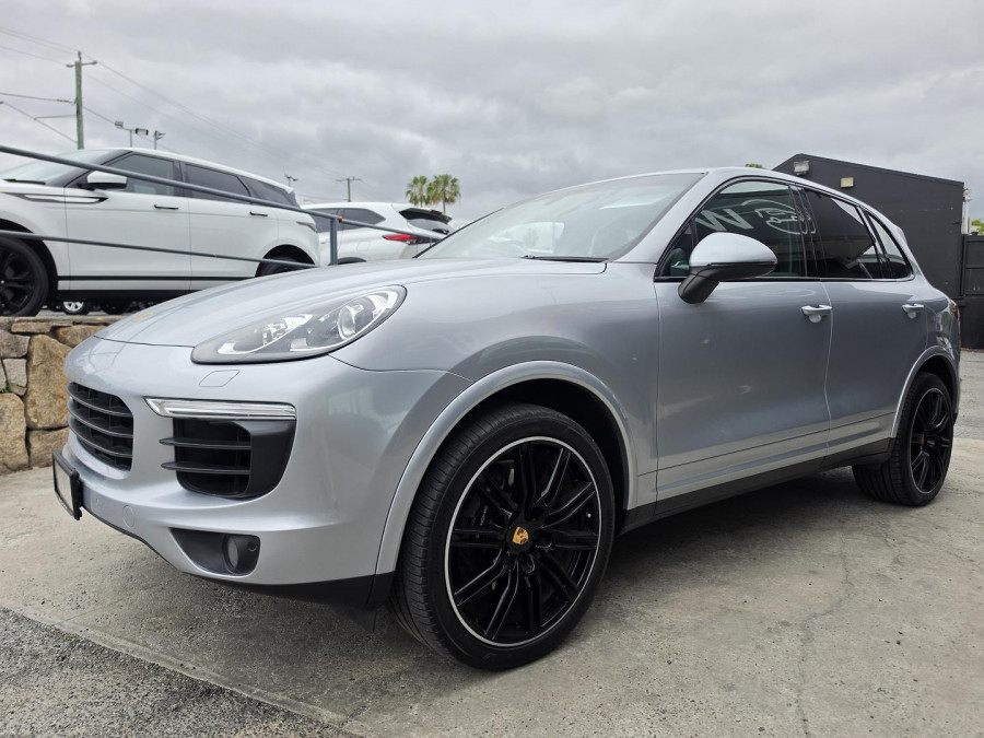 2016 MY17 Porsche Cayenne 92A Platinum Edition SUV Image 3